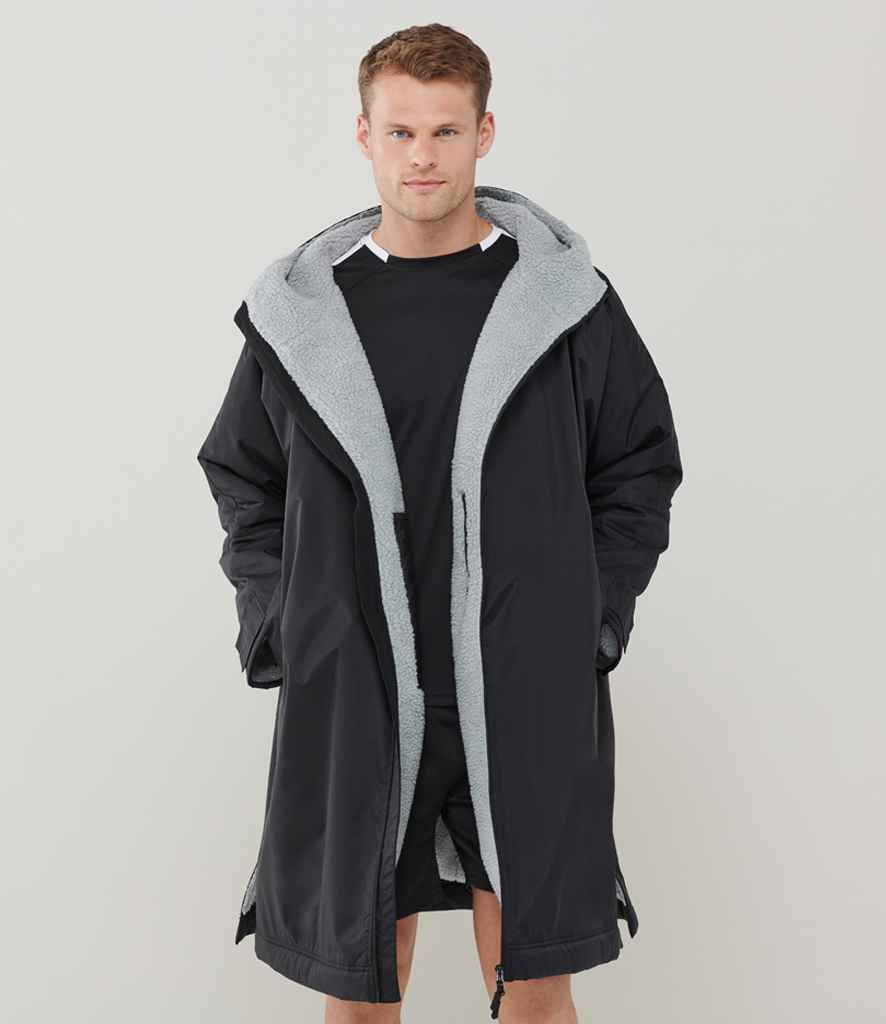 LV690 Finden + Hales Adults All Weather Robe